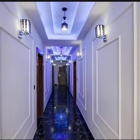 Oyo Hotel Luxury Retreat